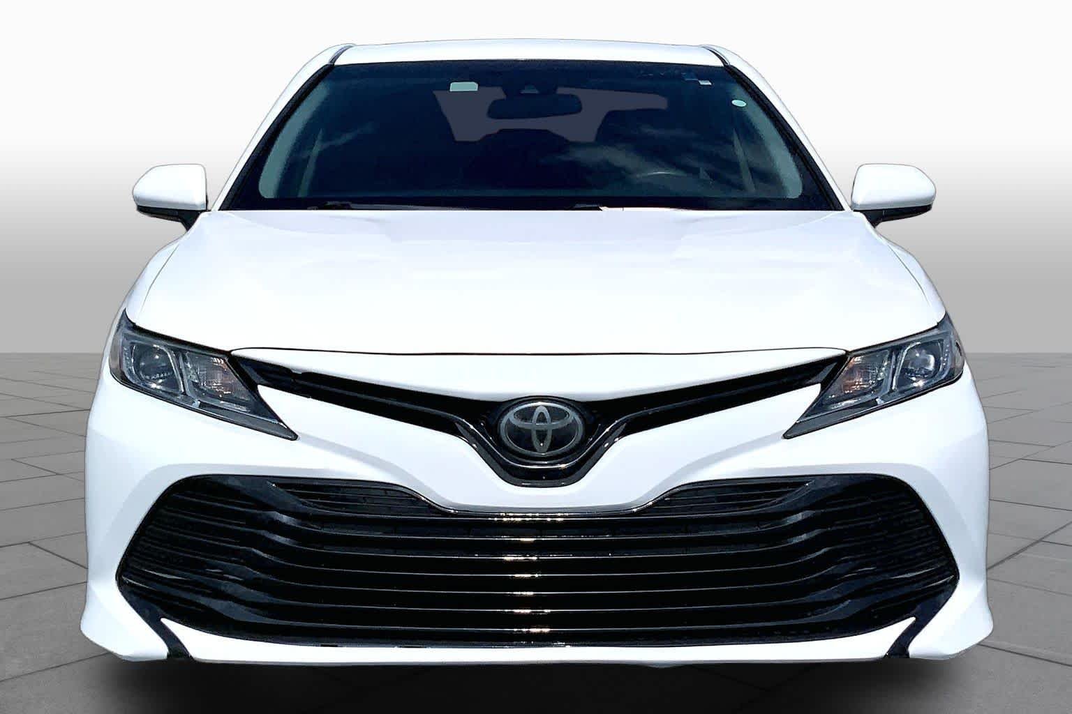 Used 2018 Super White Toyota LE image 4