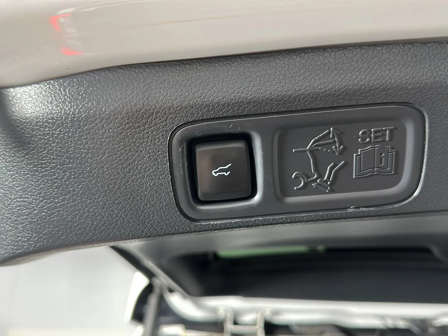 Used 2023 Oxford White Ford Limited image 29