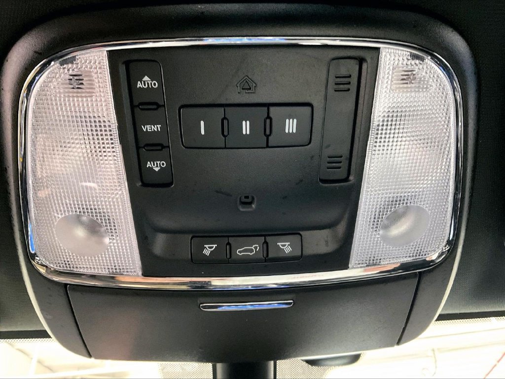 Used 2018 Gray Jeep Limited image 27