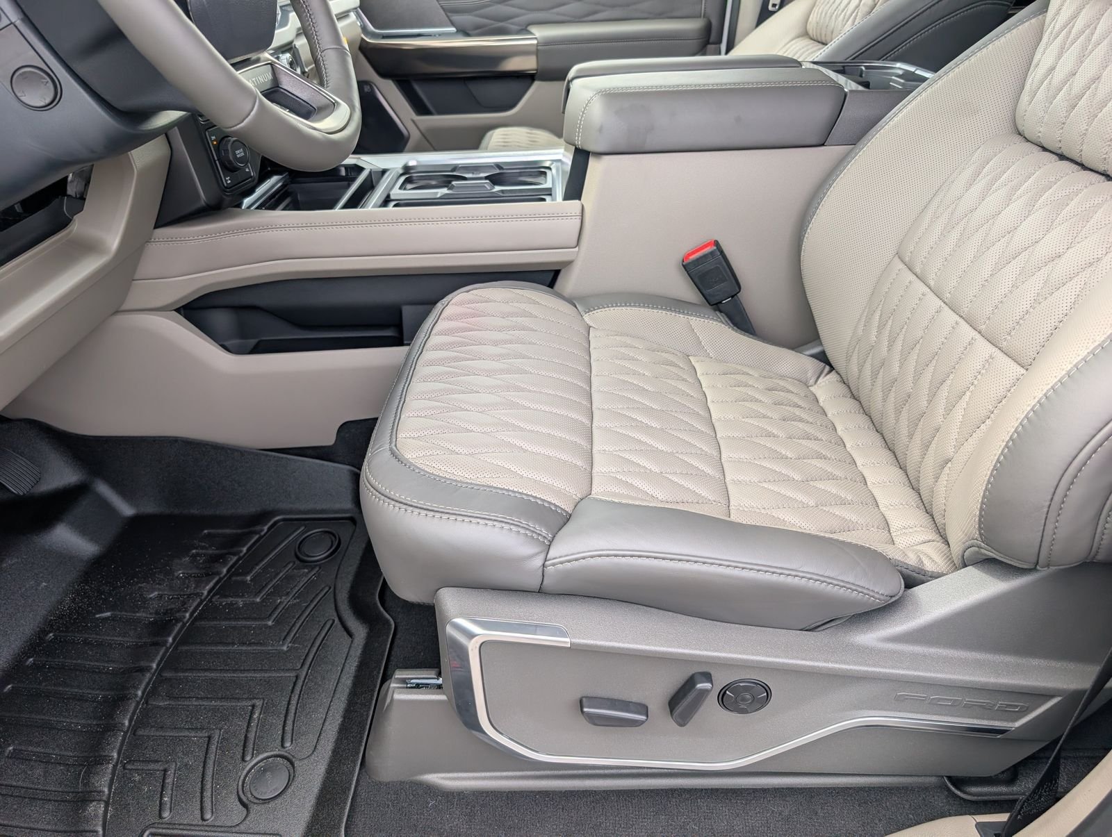 New 2026 Star White Metallic Tri-Coat Ford Platinum image 14