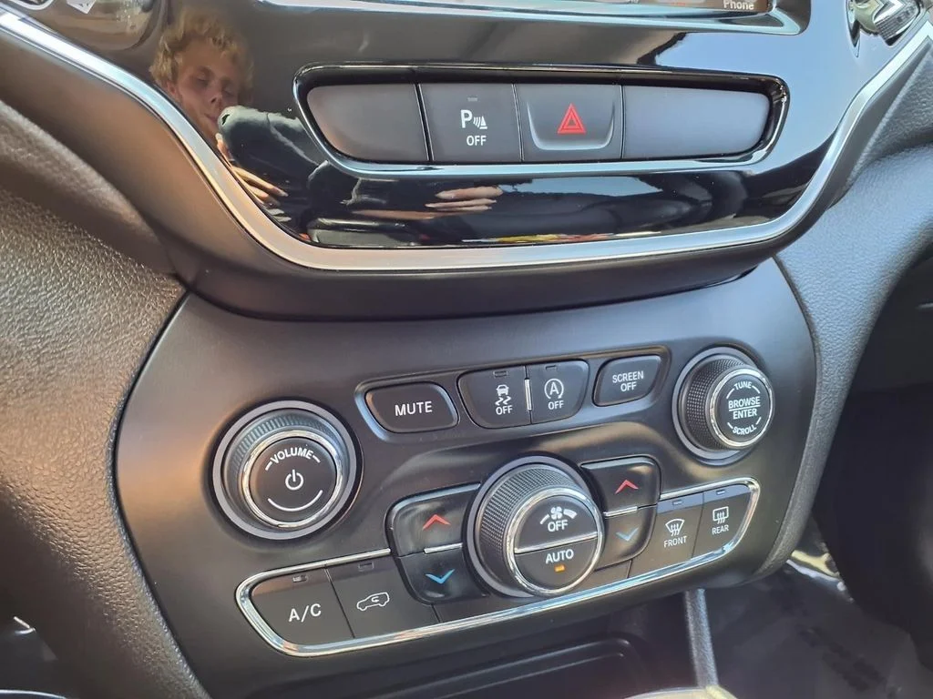 Used 2019 Red Jeep Limited image 9