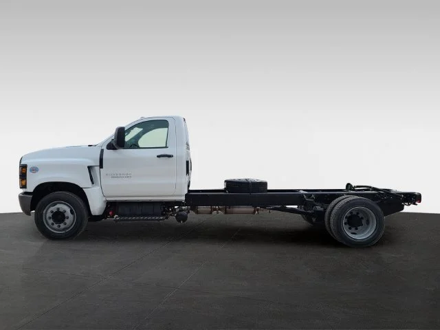 Used 2024 White Chevrolet 108 CA 189WB image 9