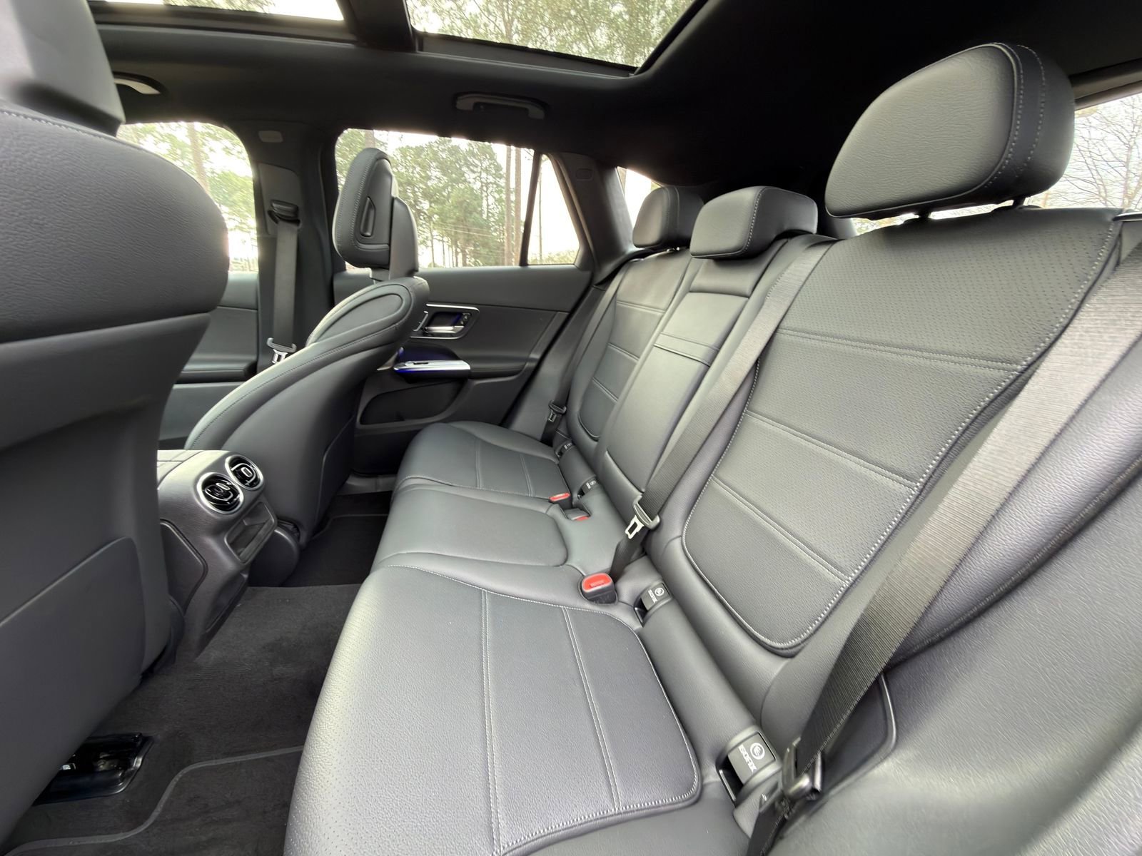New 2026 Verde Silver Metallic Mercedes-Benz GLC 300 image 39