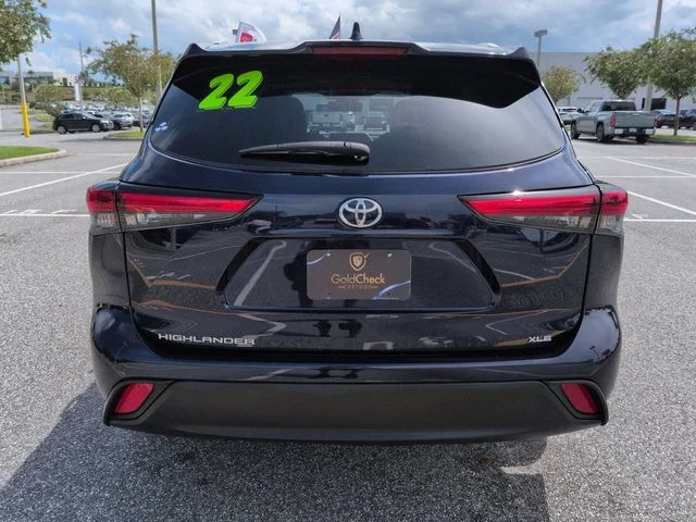 Used 2022  Toyota XLE image 5