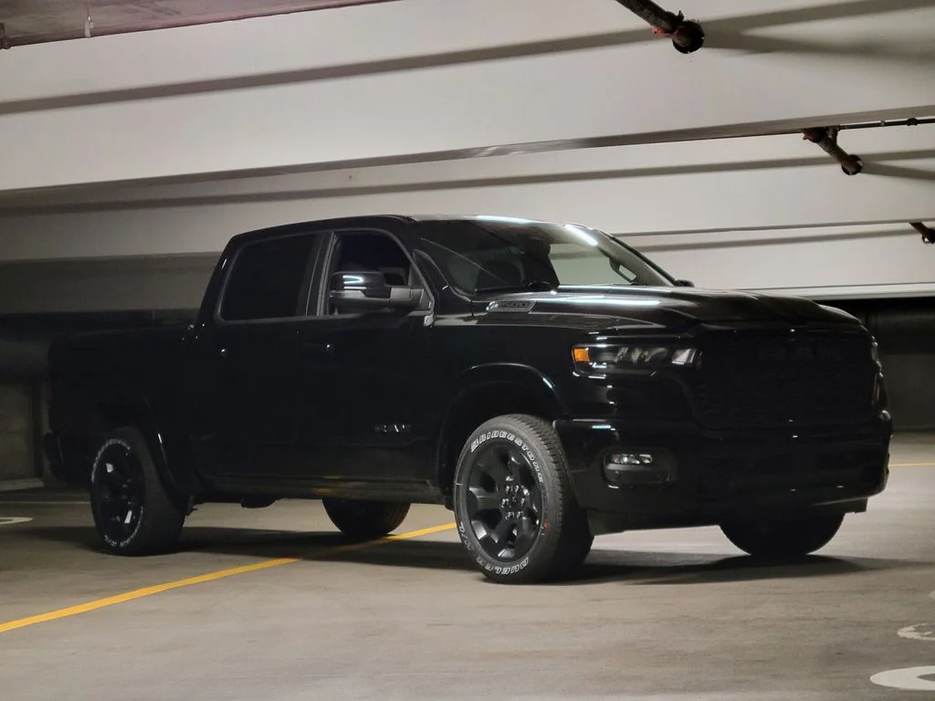 New 2026 Diamond Black Crystal Pearl-Coat Exterior Paint RAM Big Horn/Lone Star image 22
