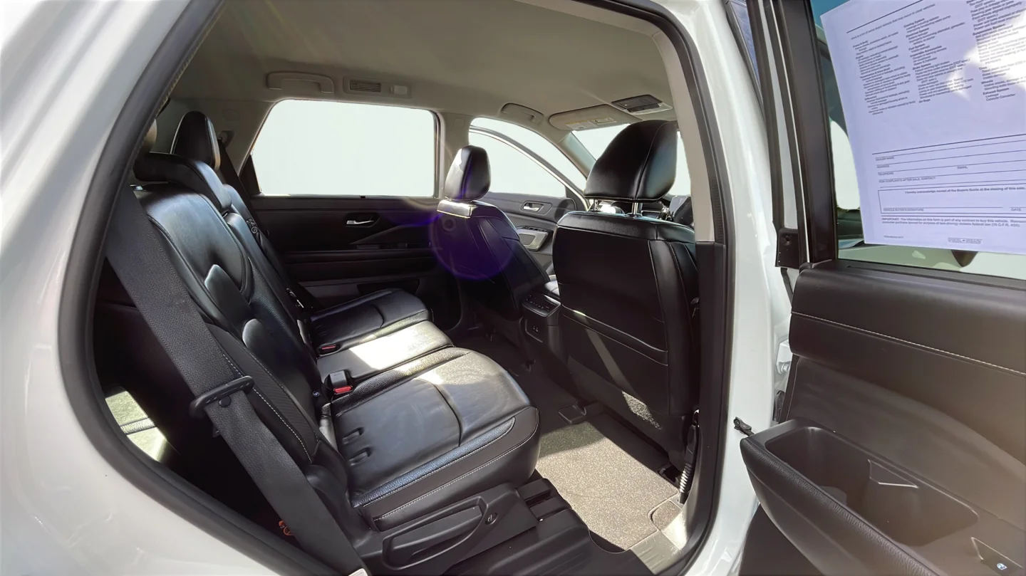 Used 2022 White Nissan SL image 21