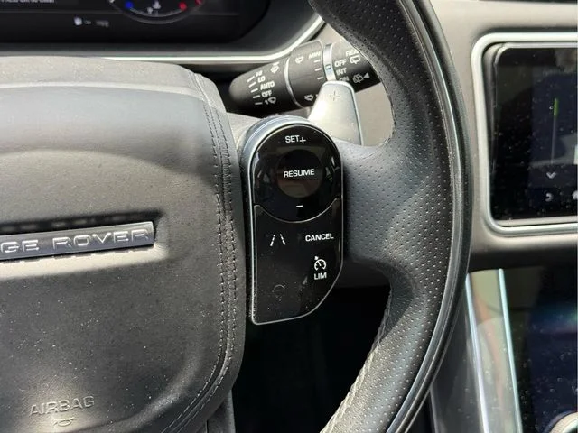 Used 2019 Silver Land Rover HSE Dynamic image 22
