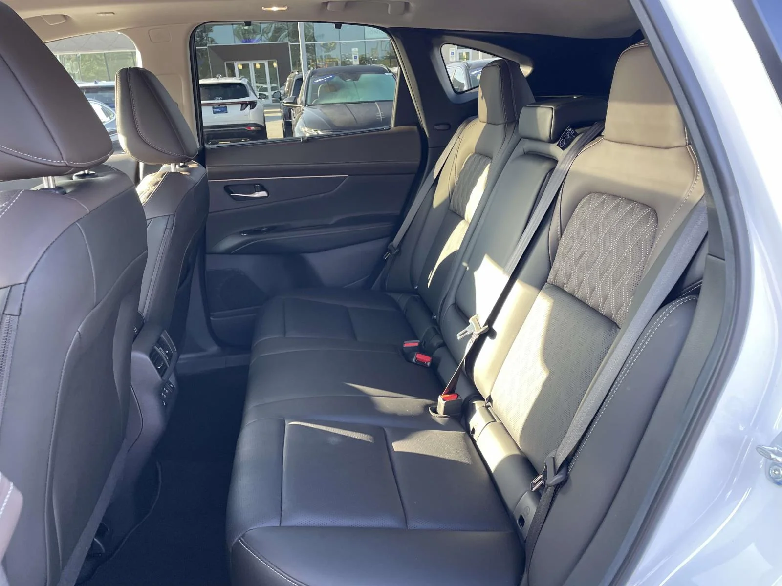 Used 2025 Everest White Pearl Tricoat Nissan Platinum image 3