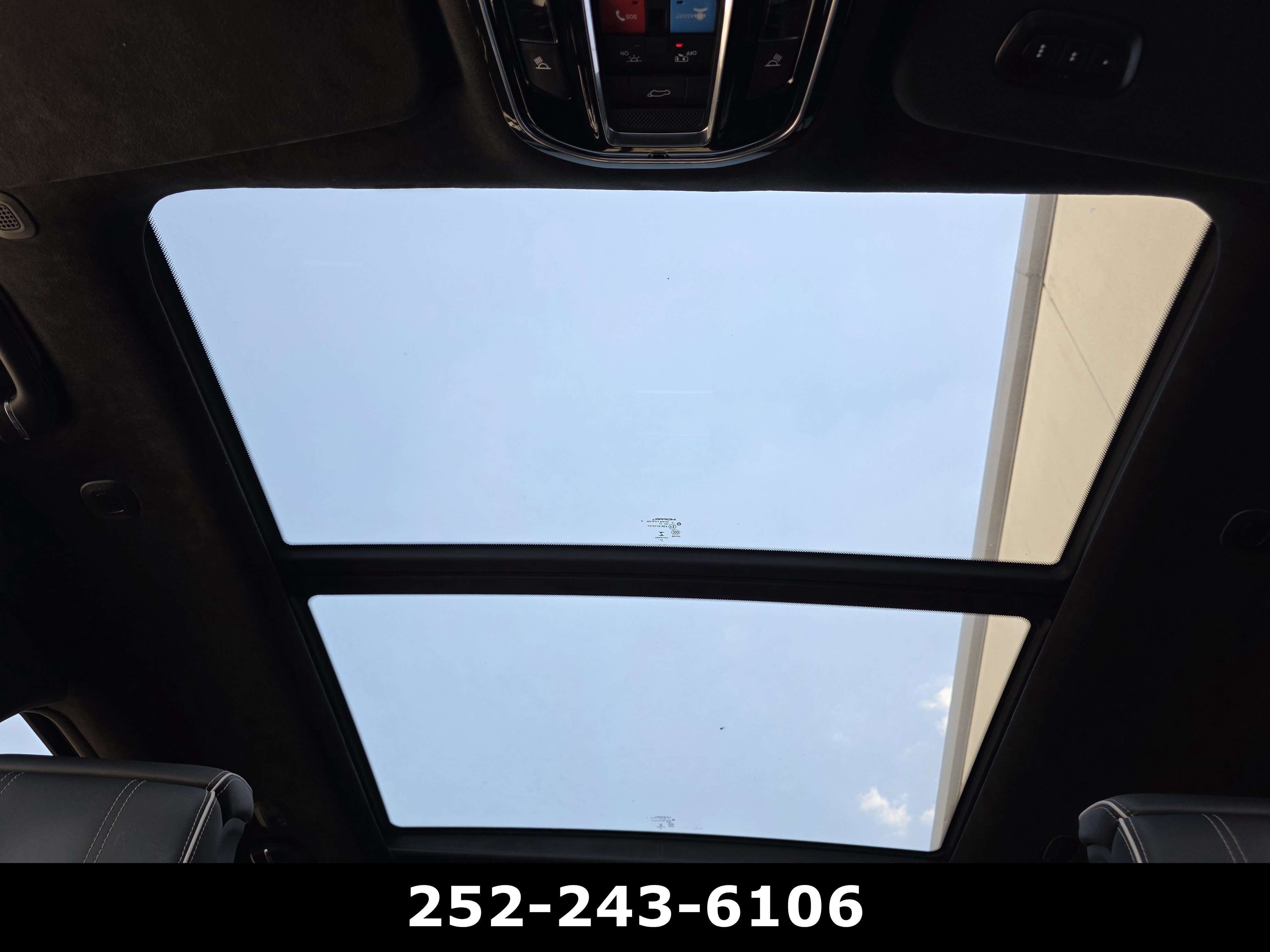 Used 2022 Diamond Black Crystal Pearlcoat Jeep Series II image 9