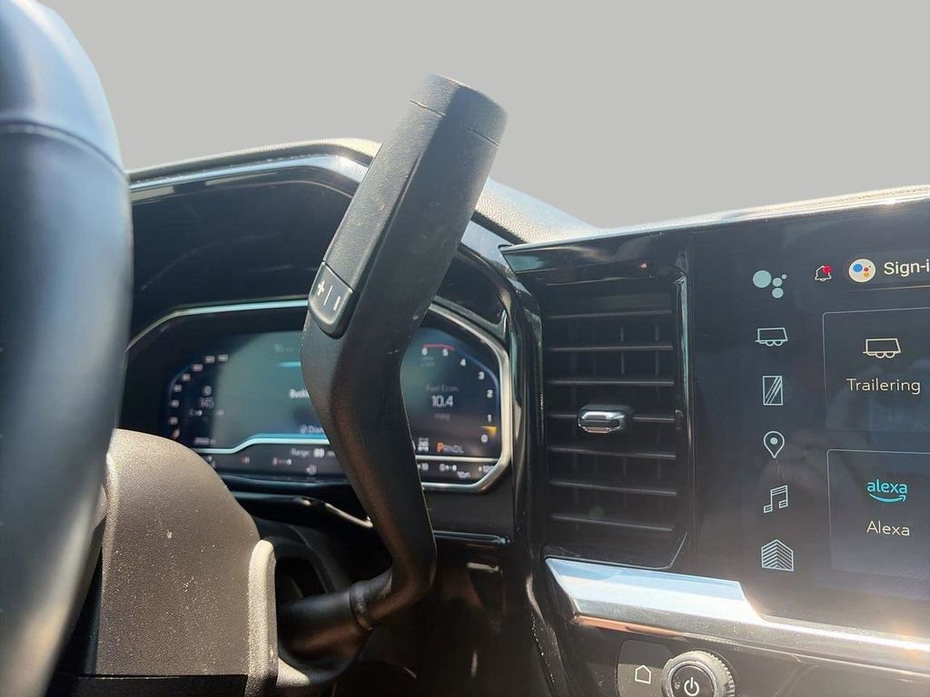 Used 2025 White Chevrolet LT image 22