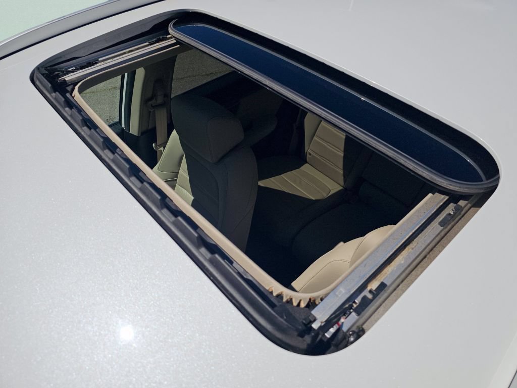 Certified Used 2021 Platinum White Pearl Honda Touring image 9