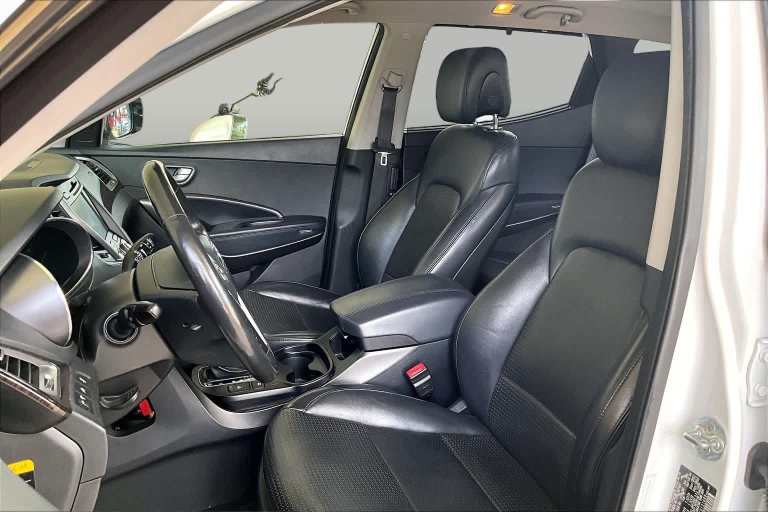 Used 2014 Frost White Pearl Hyundai  image 7
