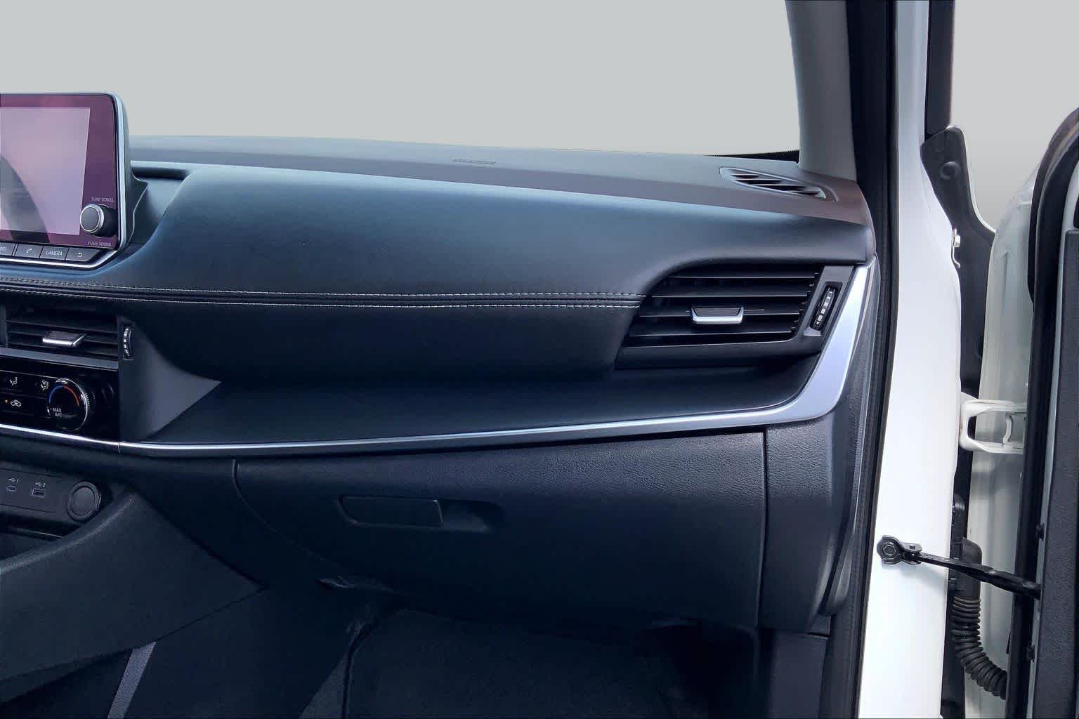 Used 2023 Glacier White Nissan S image 18