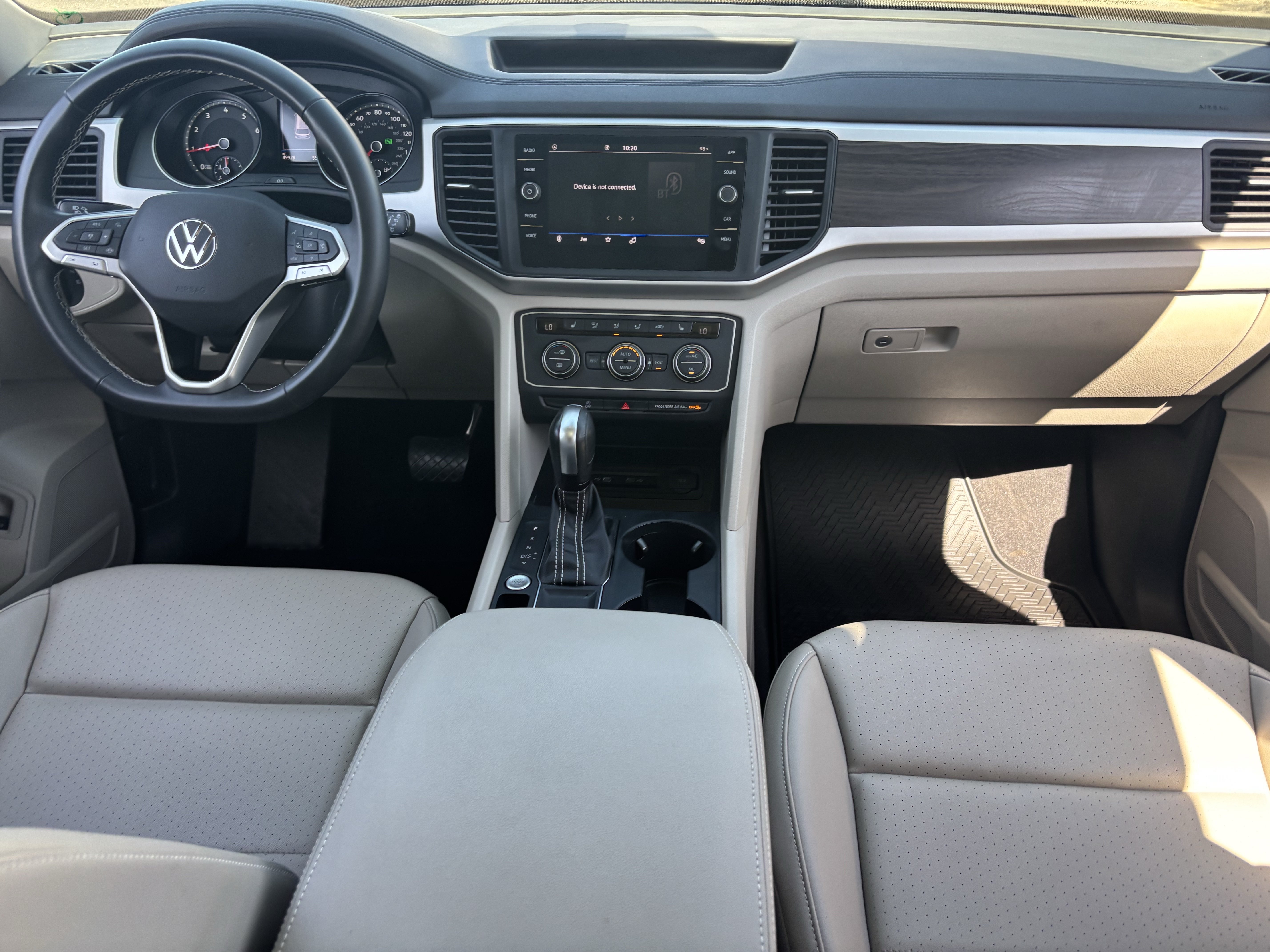 Used 2021 Blue Metallic Volkswagen 3.6L V6 SE w/Technology image 13