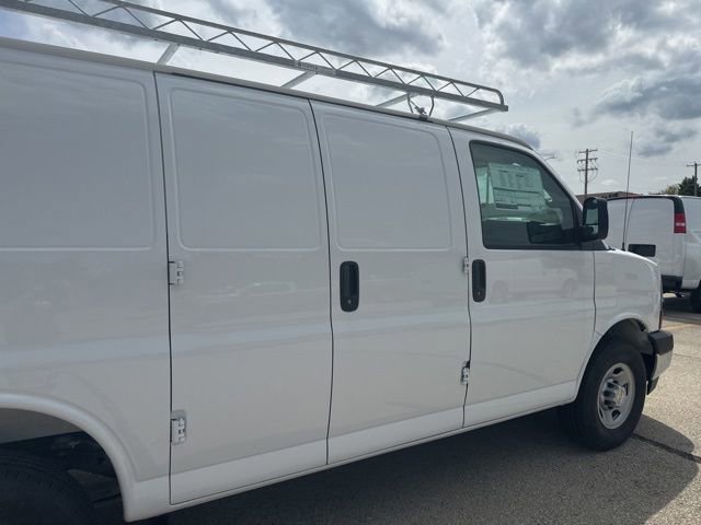 New 2026 Summit White Chevrolet WT image 6