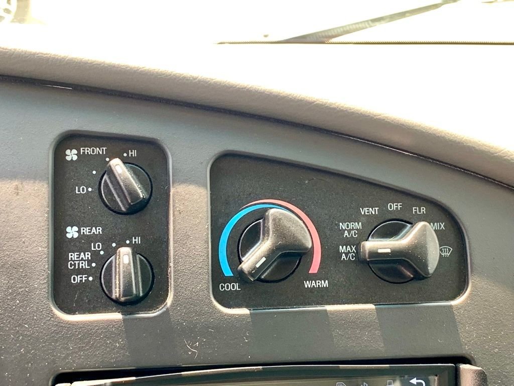 Used 2003 White Ford  image 43