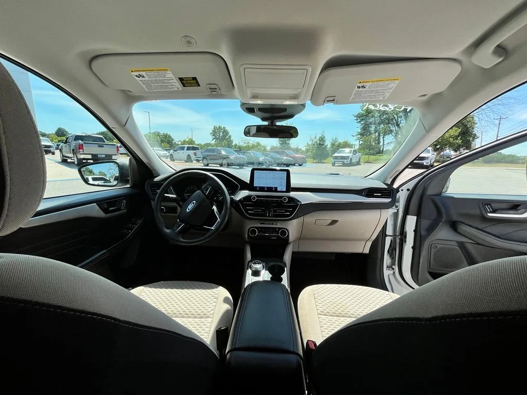 Used 2022 White Ford SE image 13