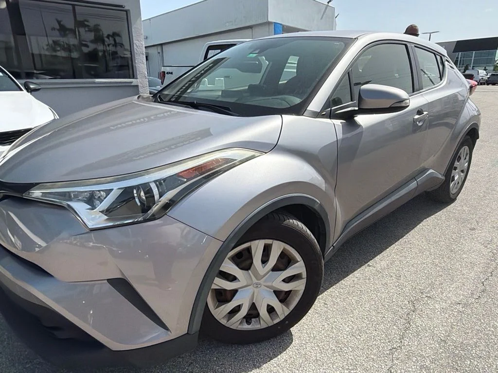 Used 2019 Silver Toyota LE image 5