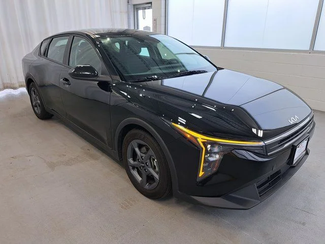 Used 2025 Black Kia LXS image 4