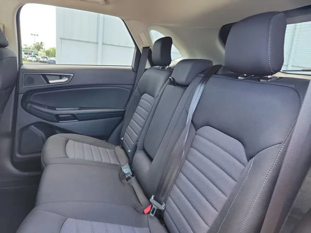 2023 Ford Edge SE - Photo 13