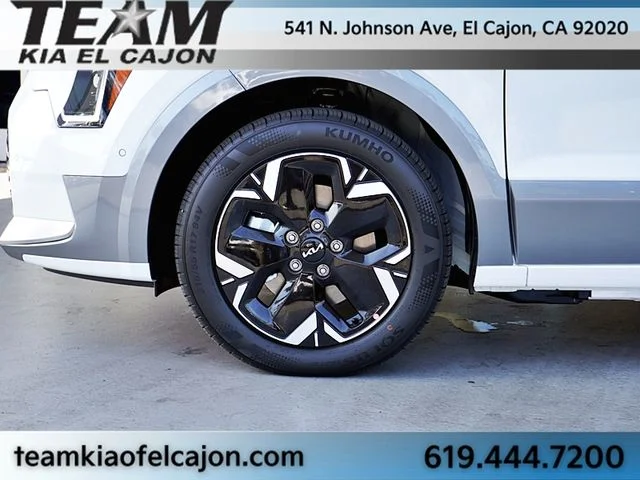 New 2026 White Kia Wave image 7