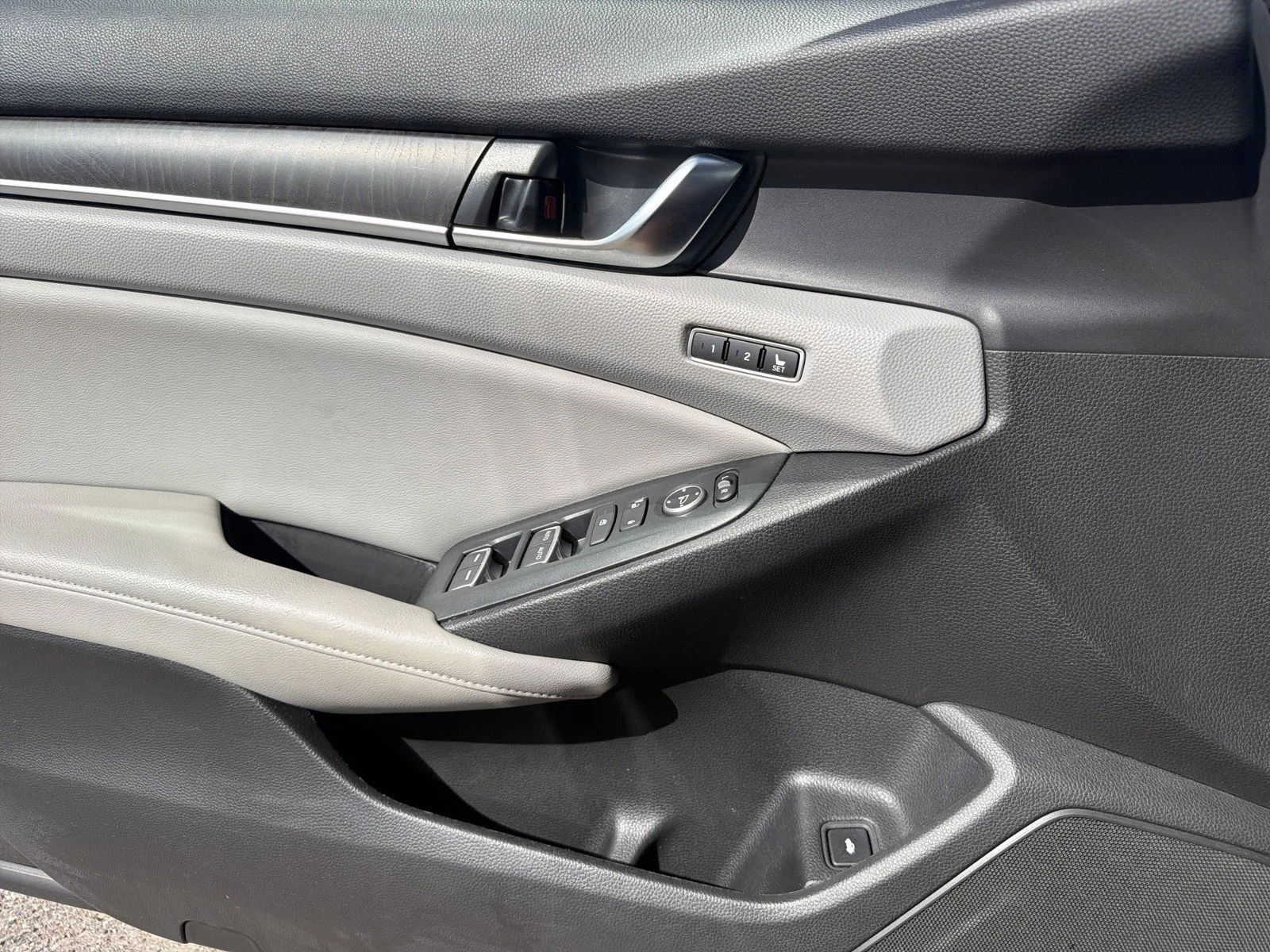 Used 2018  Honda EX-L image 24