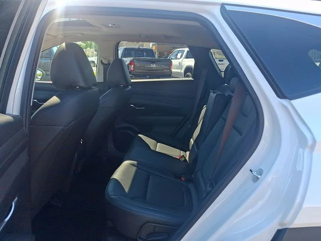 Used 2025 White Hyundai SEL Convenience image 10
