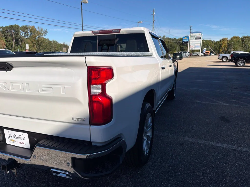 Used 2024 Iridescent Pearl Tricoat Chevrolet LTZ image 5