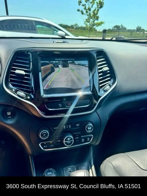 Used 2019 Silver Jeep Limited image 24