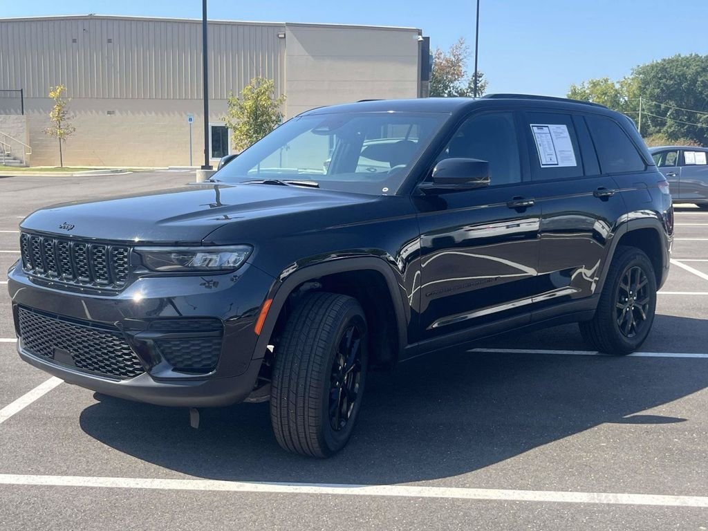 Used 2025 Black Jeep Altitude image 7