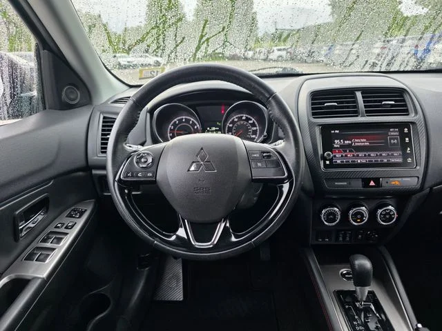 Used 2019 Labrador Black Metallic Mitsubishi 2.0 SE image 19