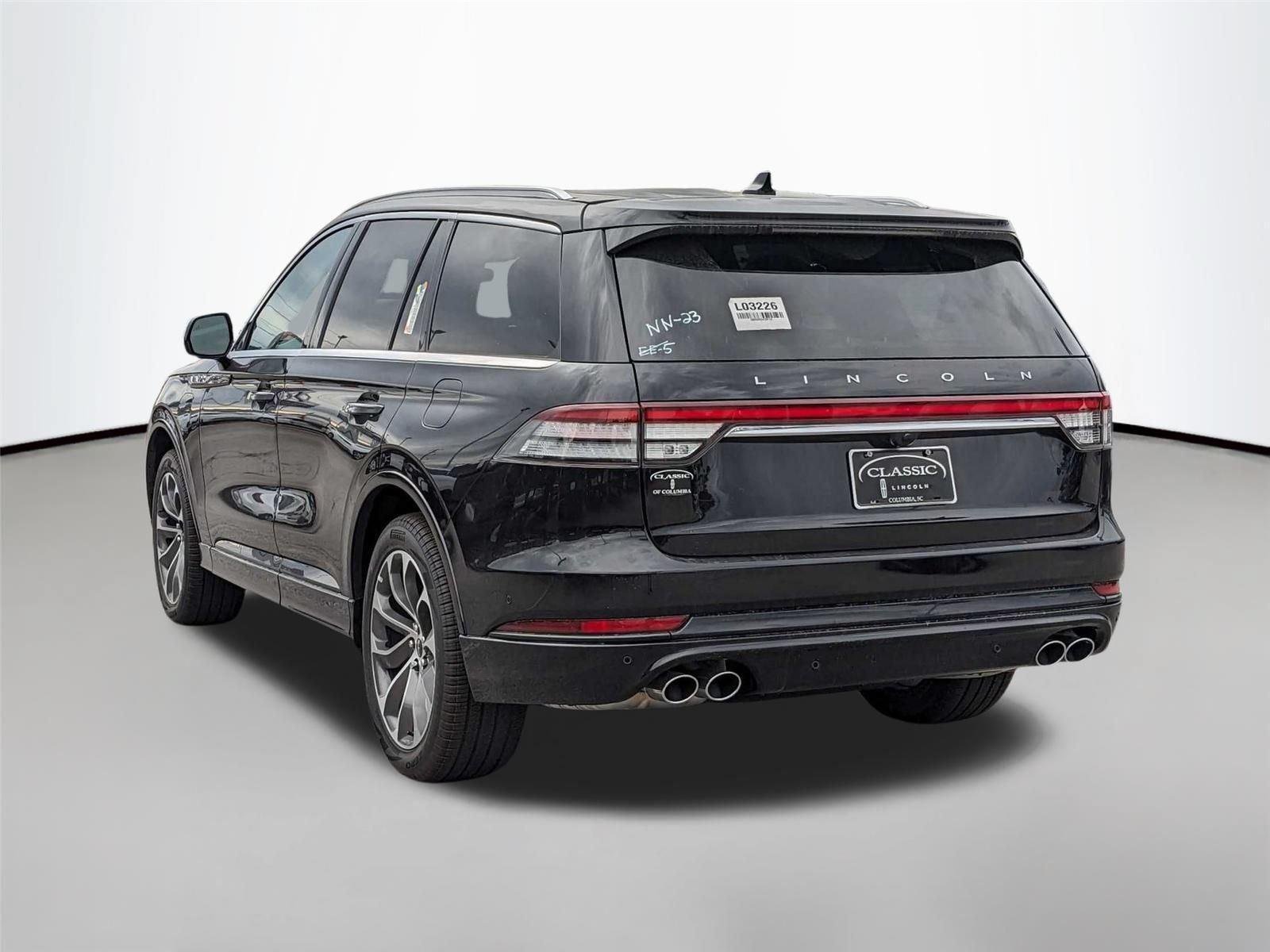 Used 2023 Infinite Black Metallic Lincoln Grand Touring image 7