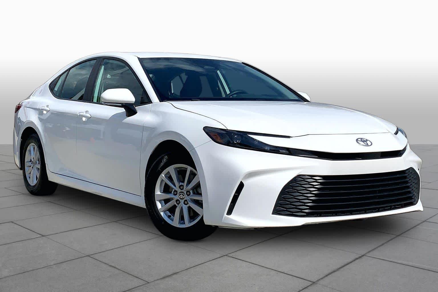 Used 2025 Ice Cap Toyota LE image 3