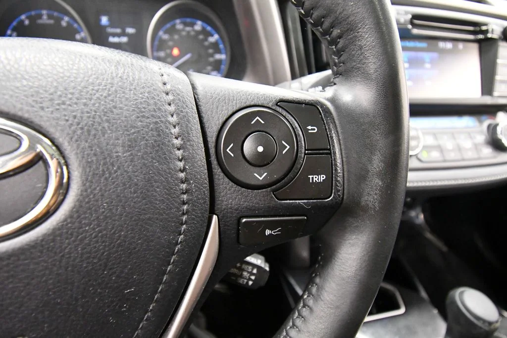 Used 2018 Blue Toyota XLE image 21