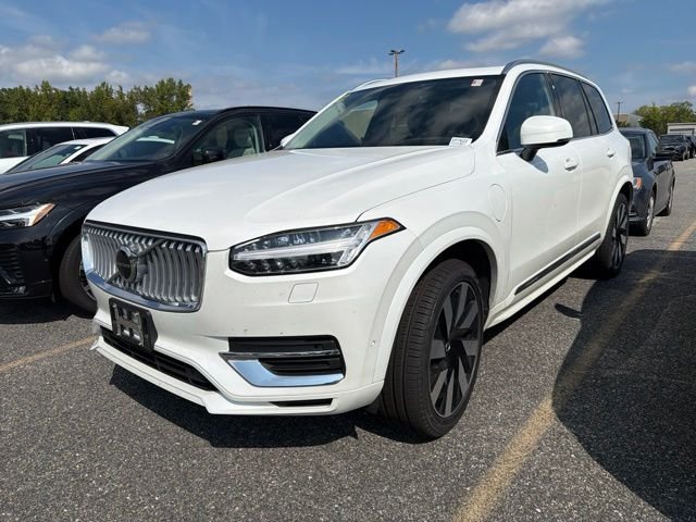Used 2024 White Volvo Ultimate image 3