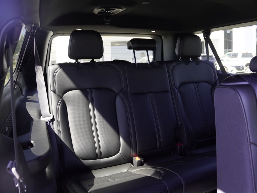 New 2026 Bright White Clear-Coat Exterior Paint Jeep  image 23