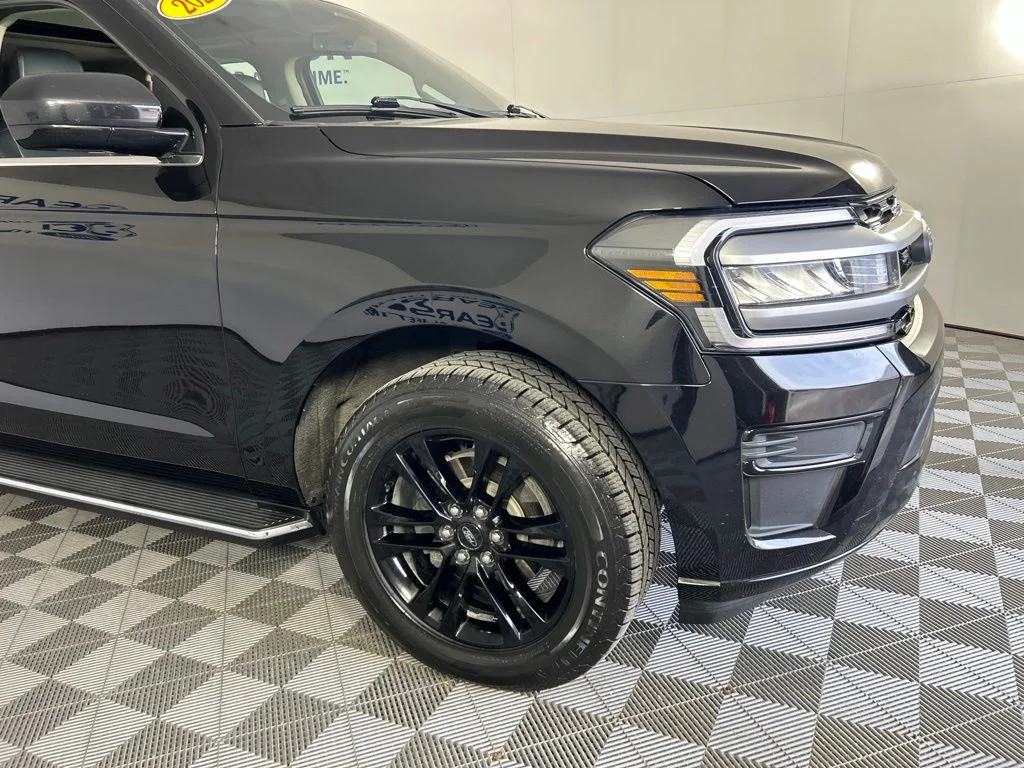 Used 2022 Black Ford XLT image 4