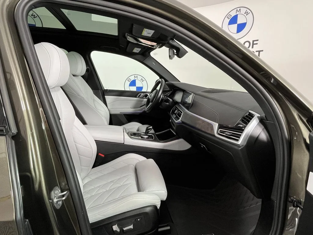 Certified Used 2023 Manhattan Green Metallic BMW xDrive40i image 24