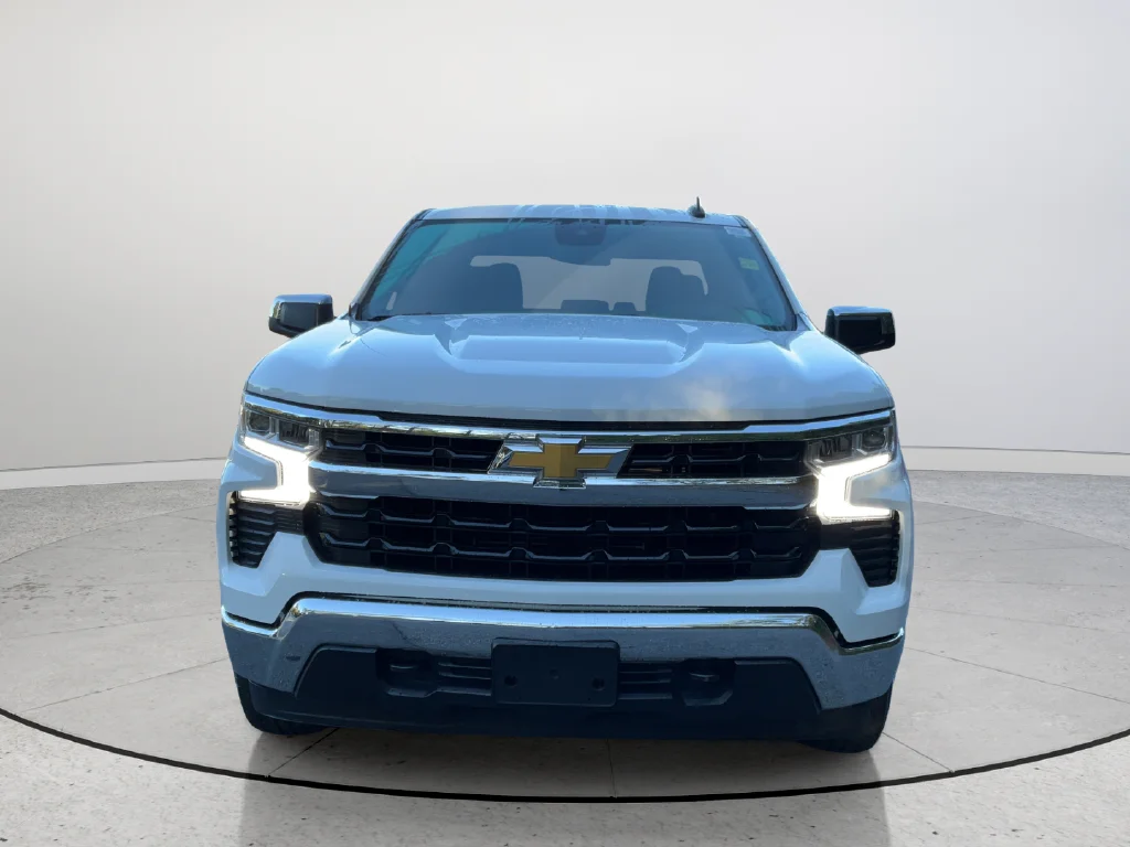 Used 2023 White Chevrolet LT image 3