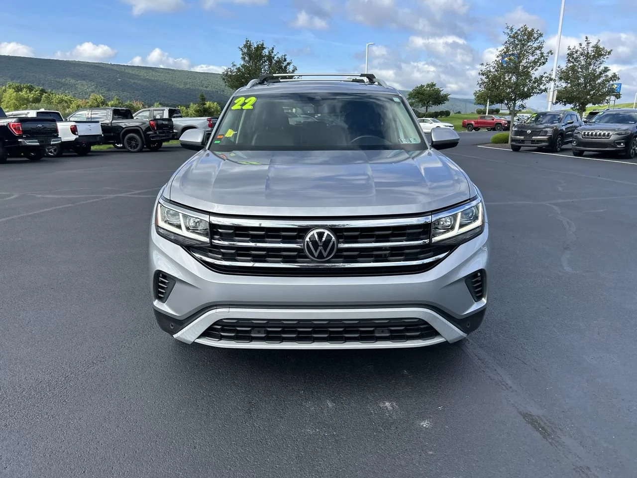 Used 2022 Gray Volkswagen 2.0T SEL image 2