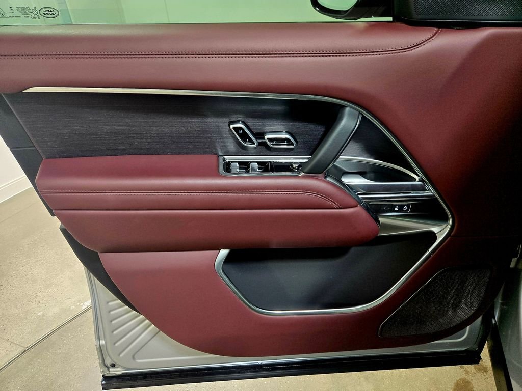 Certified Used 2025  Land Rover Autobiography image 22