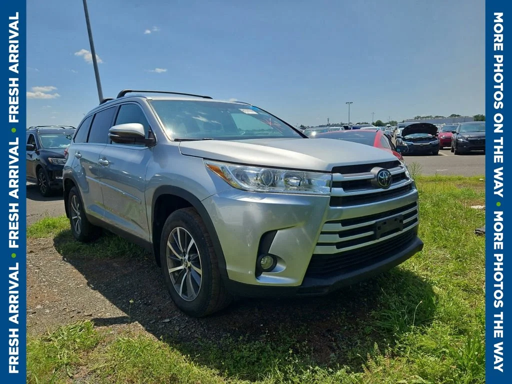 Used 2019 Silver Toyota XLE image 1