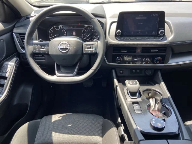 2025 Nissan Rogue SV - Photo 13