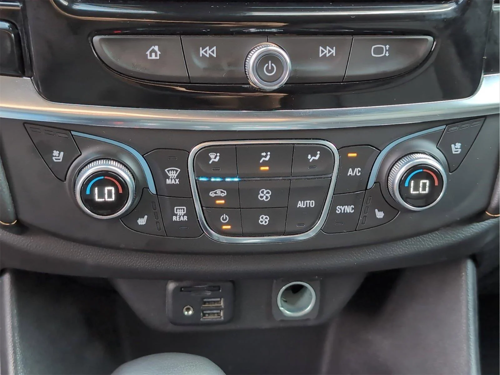 Used 2021 SILVER ICE METALLIC Chevrolet Premier image 19