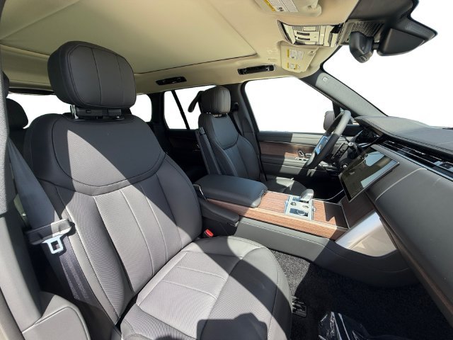 New 2027 Fuji White Land Rover SE image 16