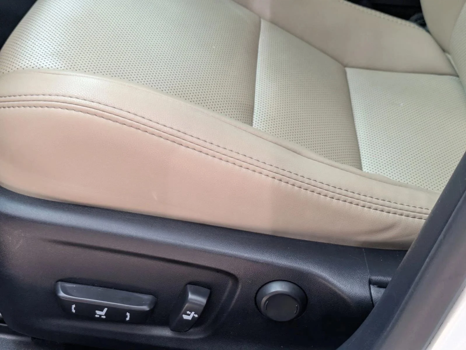 Used 2018 Eminent White Pearl Lexus IS 300 image 3