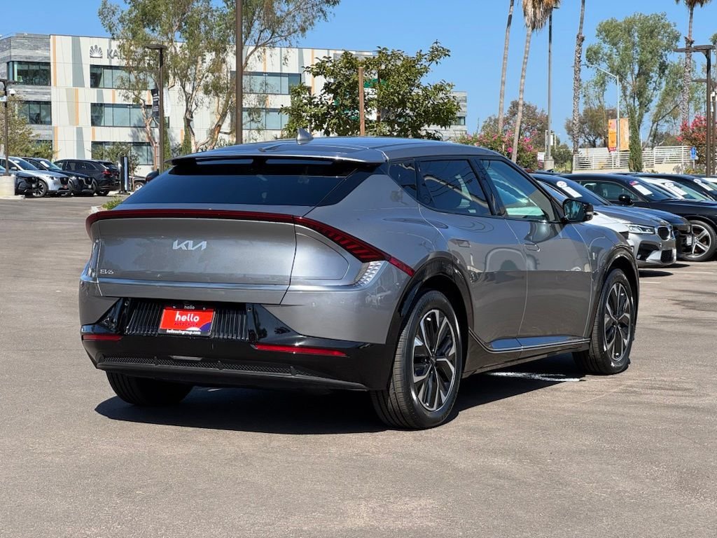 Used 2023 Steel Gray Kia Wind image 32