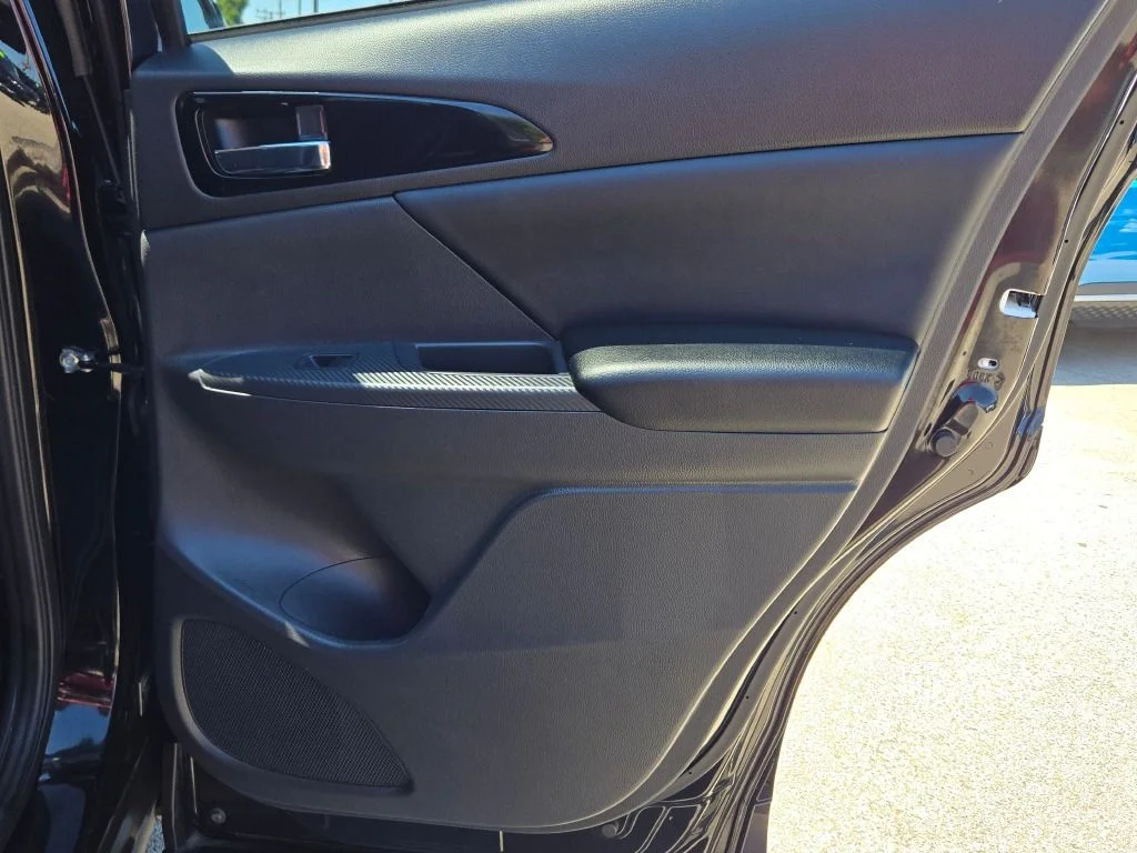 Used 2025 Black Mitsubishi SE image 11