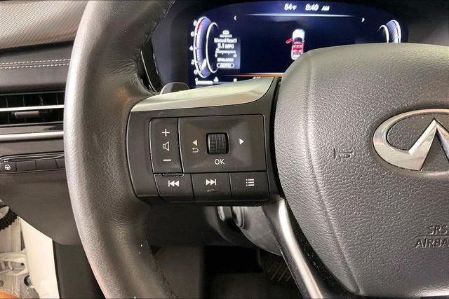 Used 2023 White INFINITI LUXE image 9