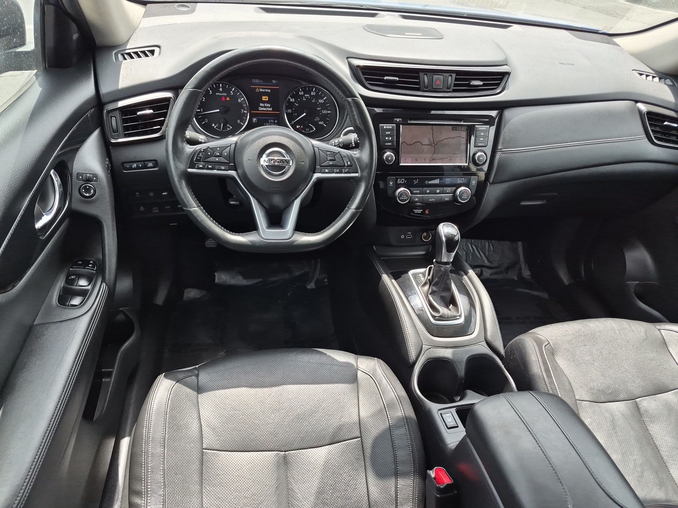 Used 2018 Caspian Blue Nissan SL image 28